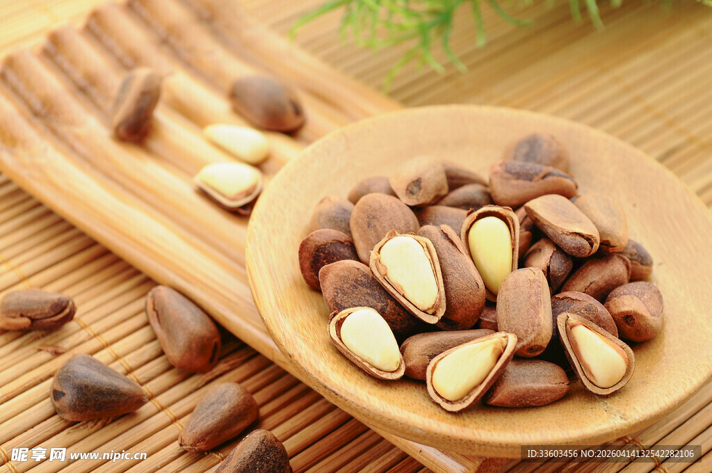 木勺中的美味松子