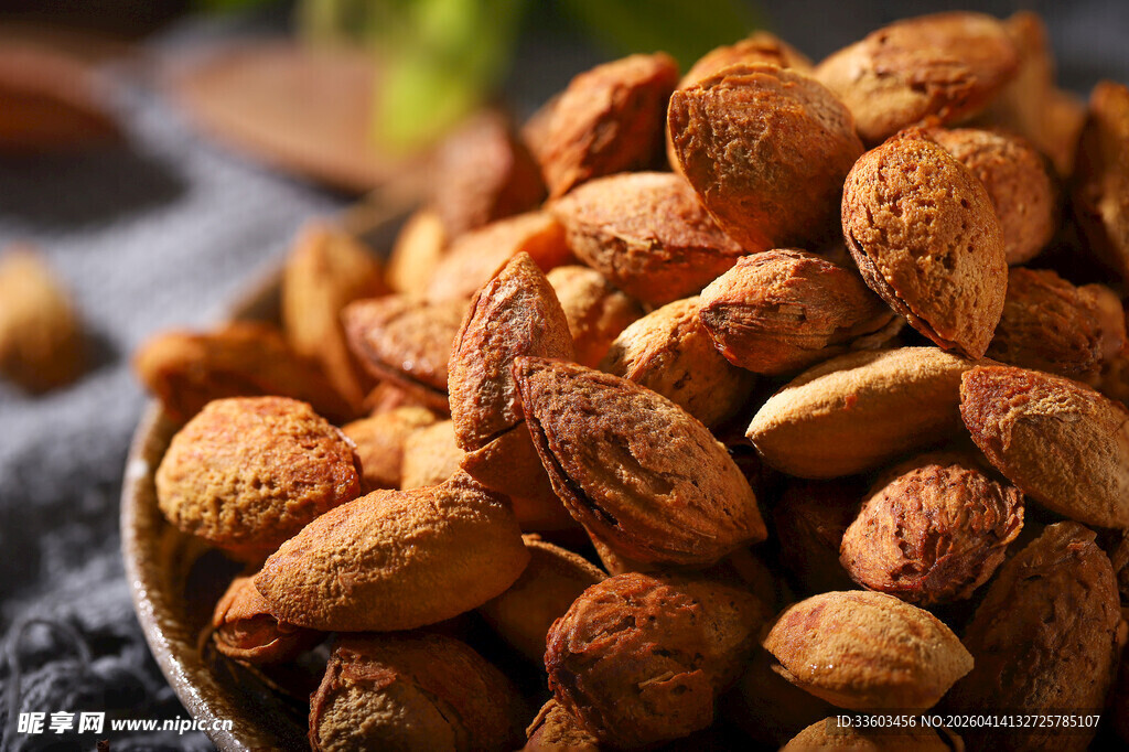 满满一碗美味杏仁