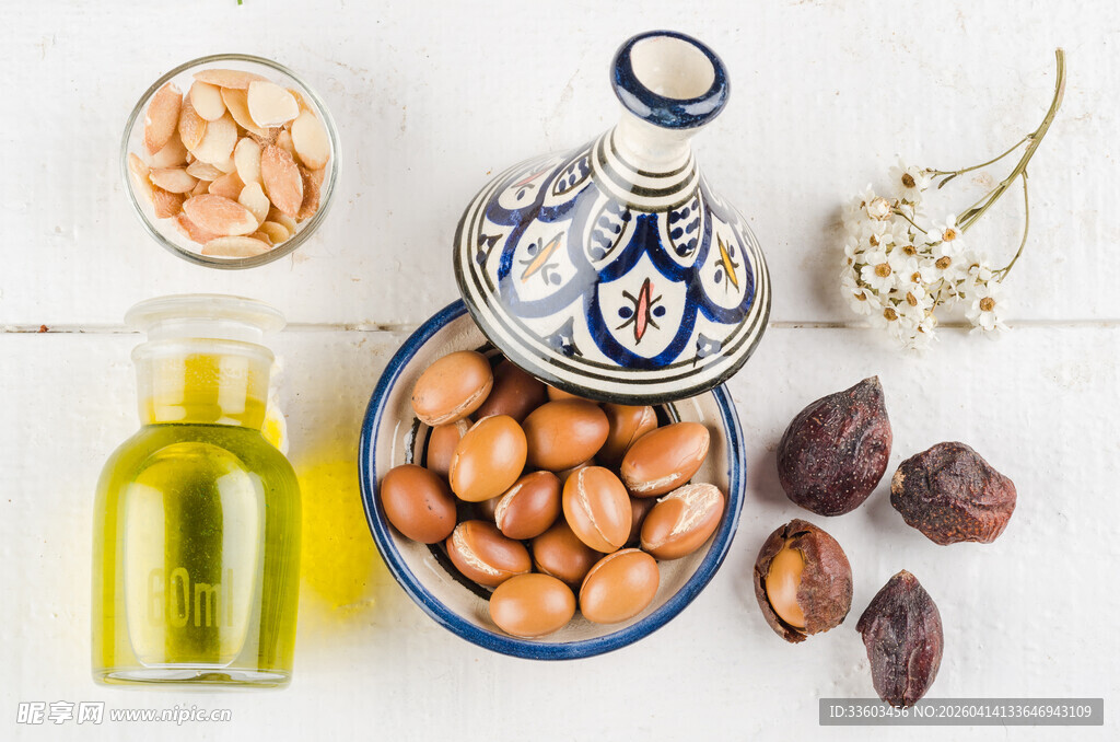 地中海风坚果与特色瓶罐