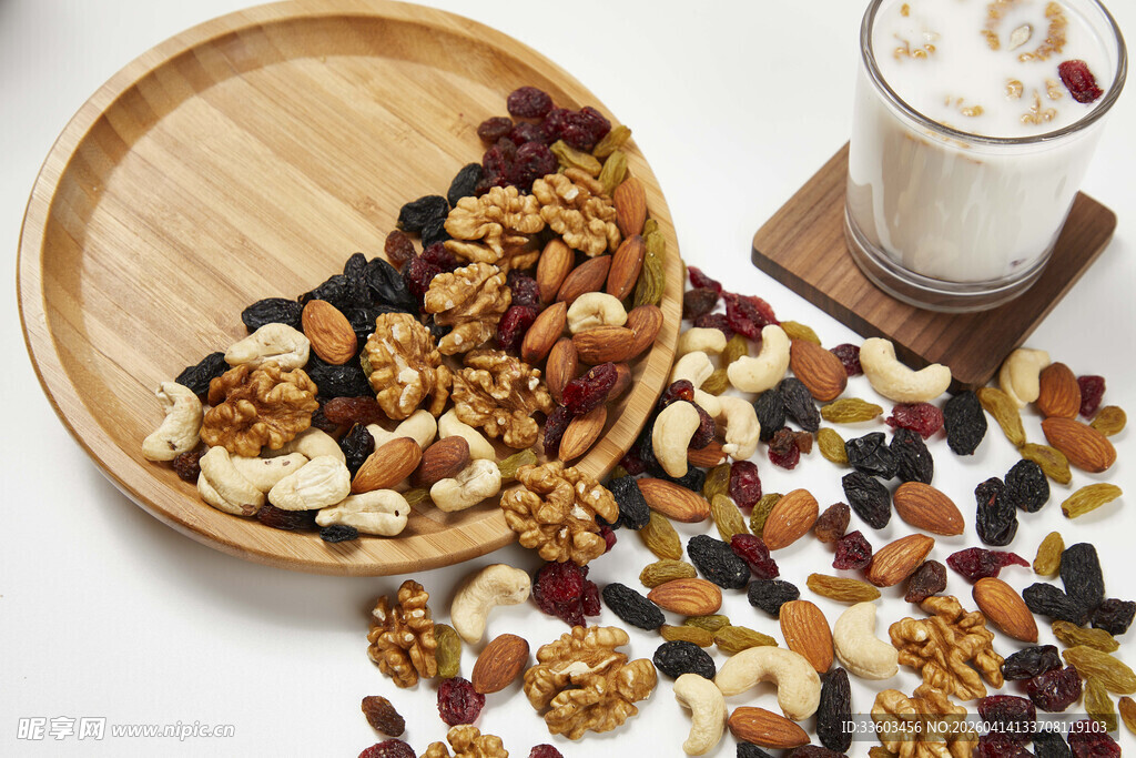 美味坚果与果干组合