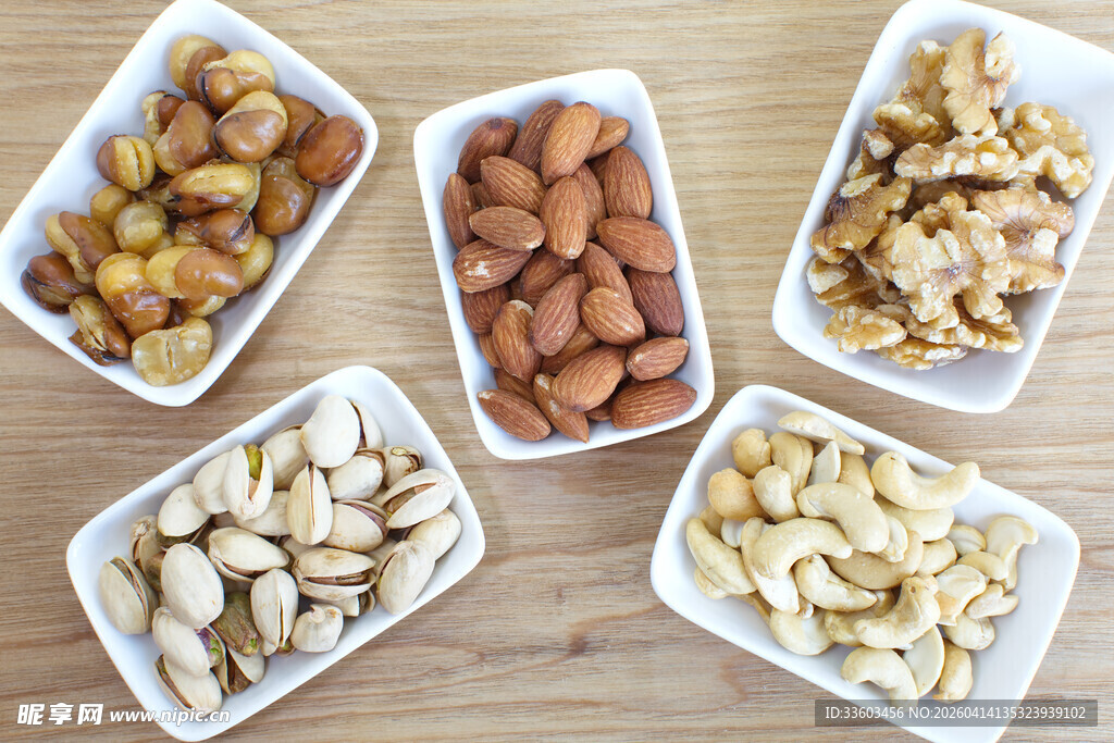 多样美味坚果拼盘展示