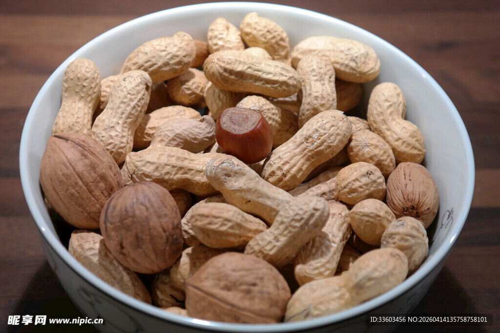 碗中美味坚果组合