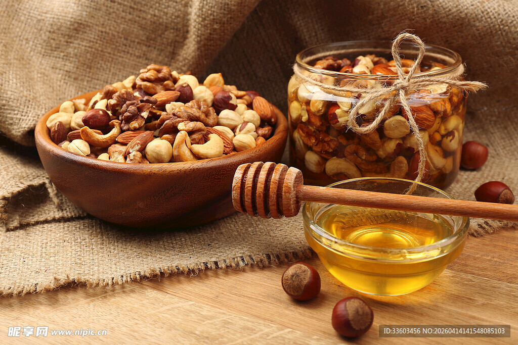 坚果与蜂蜜的美味组合