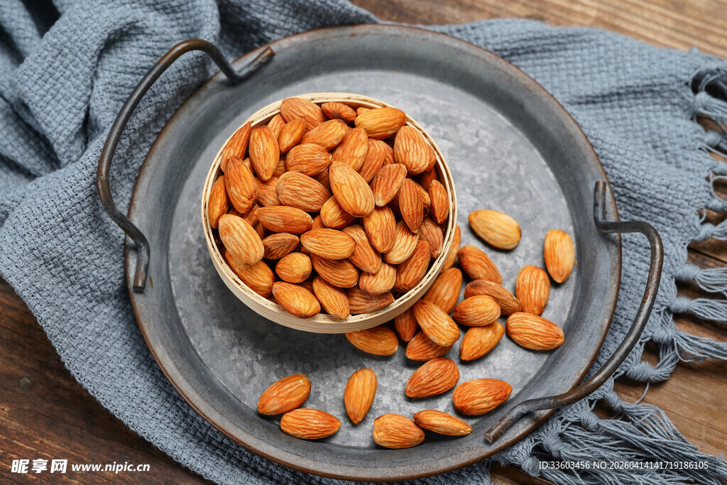 盘中杏仁