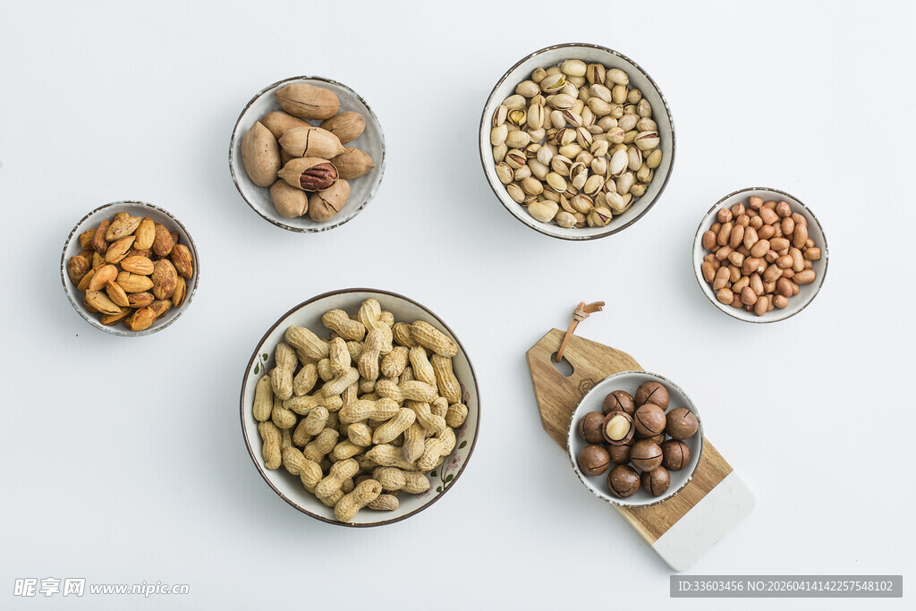 多样坚果摆拍展示