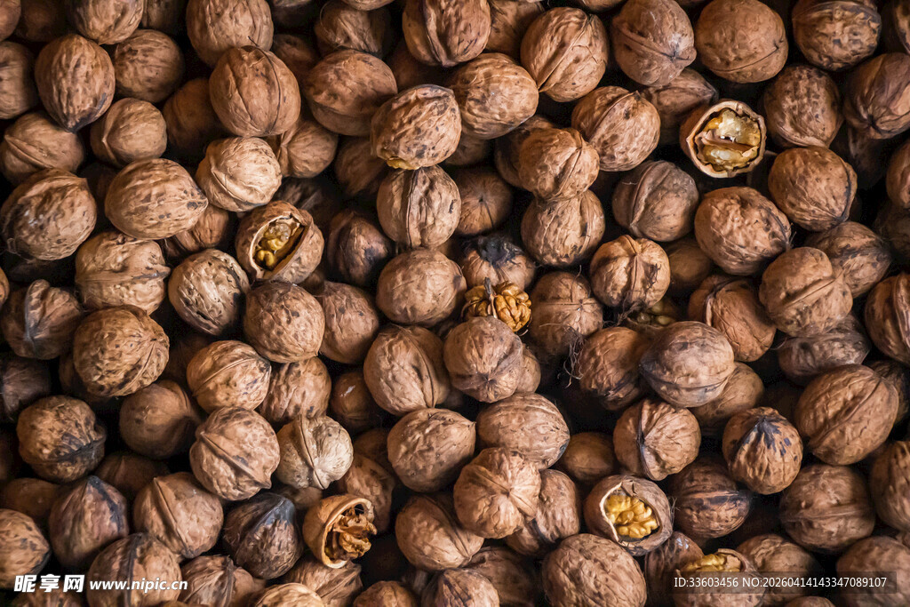 饱满核桃特写