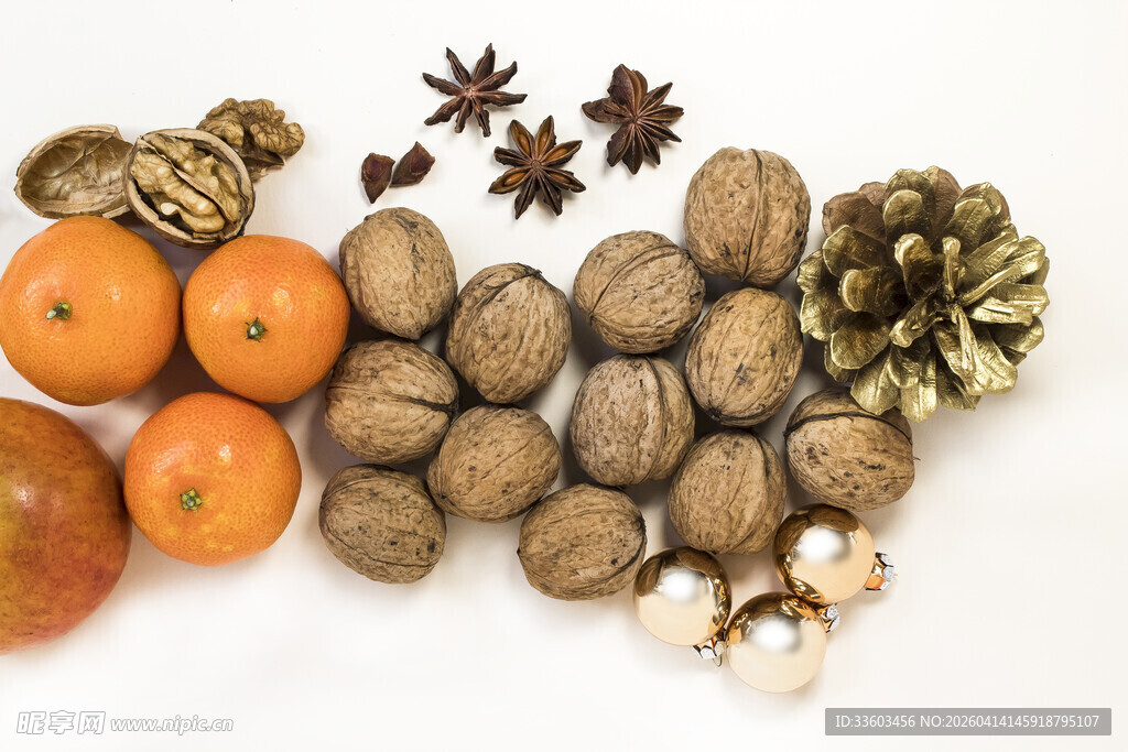 坚果水果与香料组合
