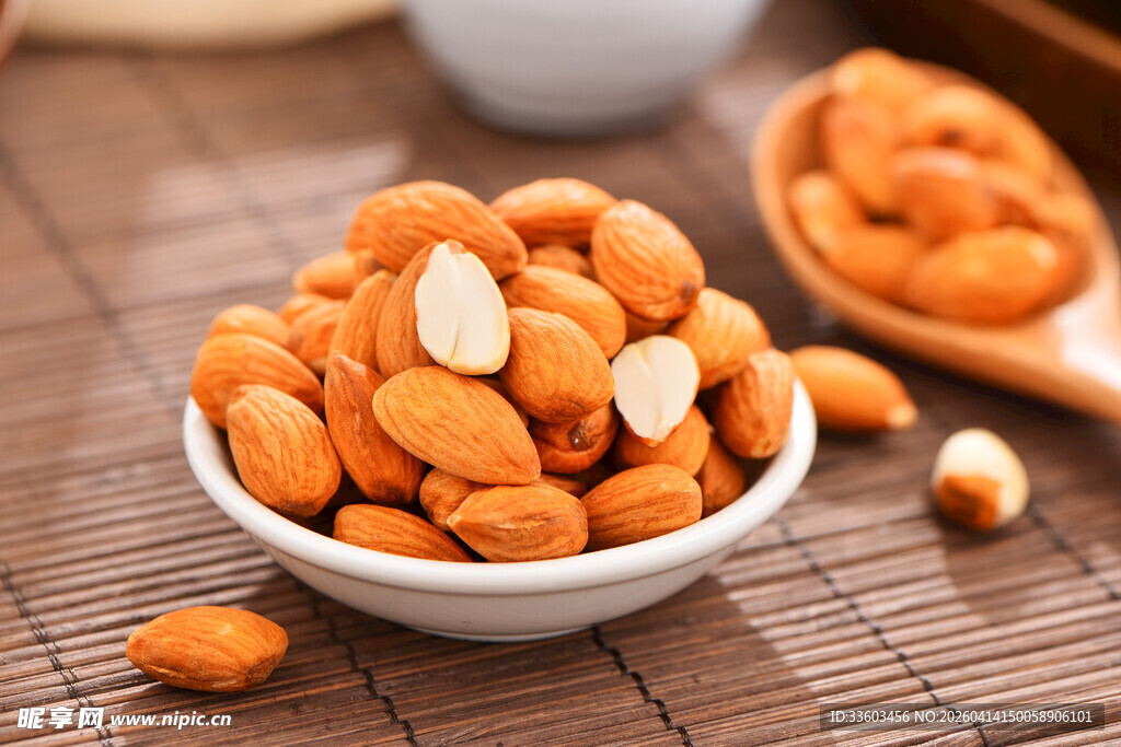 碗中美味杏仁