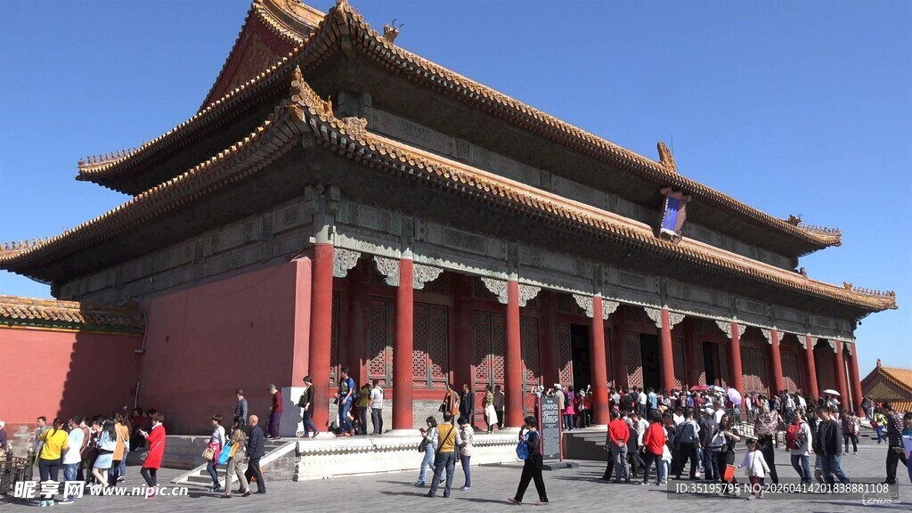 故宫午门游客云集