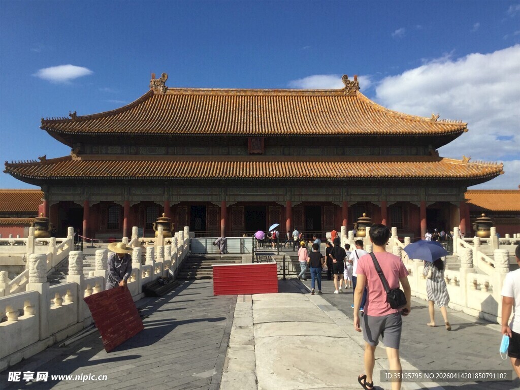 故宫太和殿游人如织