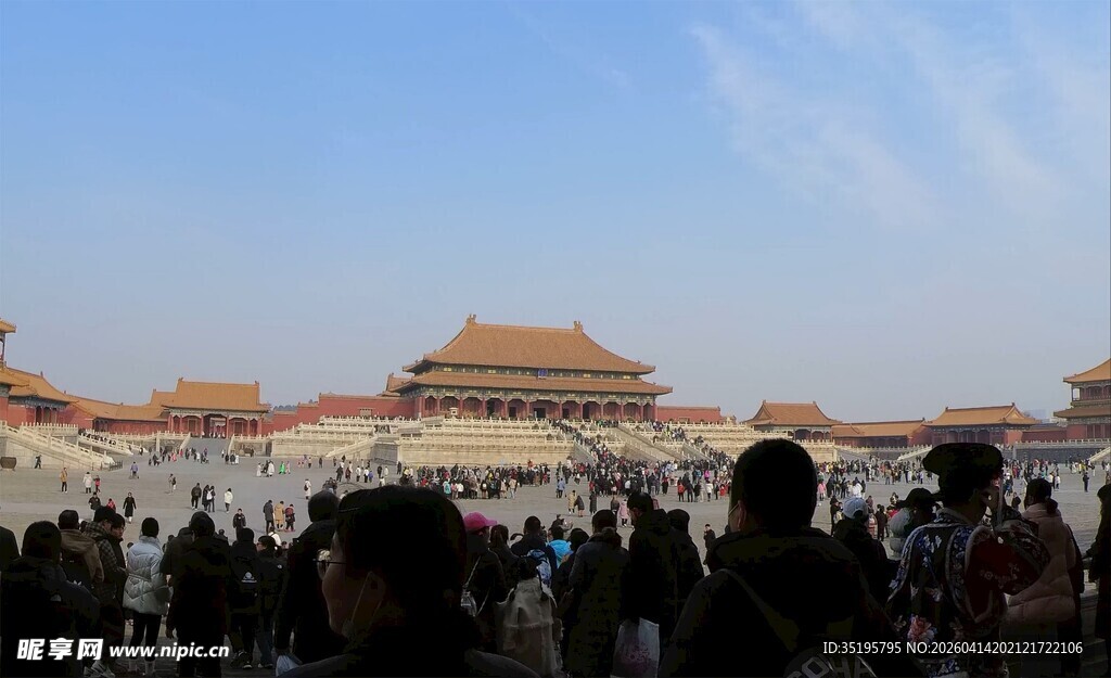 故宫前的游客热闹景象