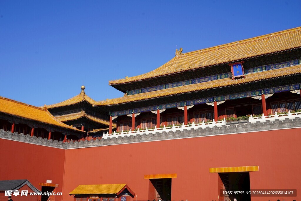 故宫红墙黄瓦古建筑