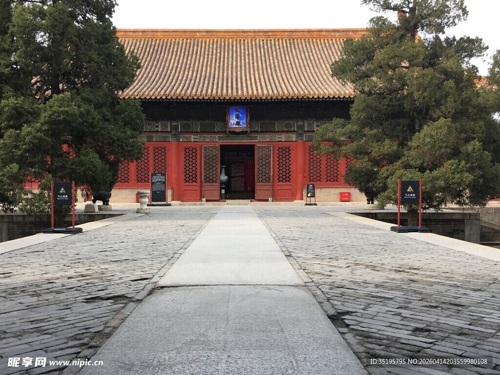 中式古建筑庭院景象