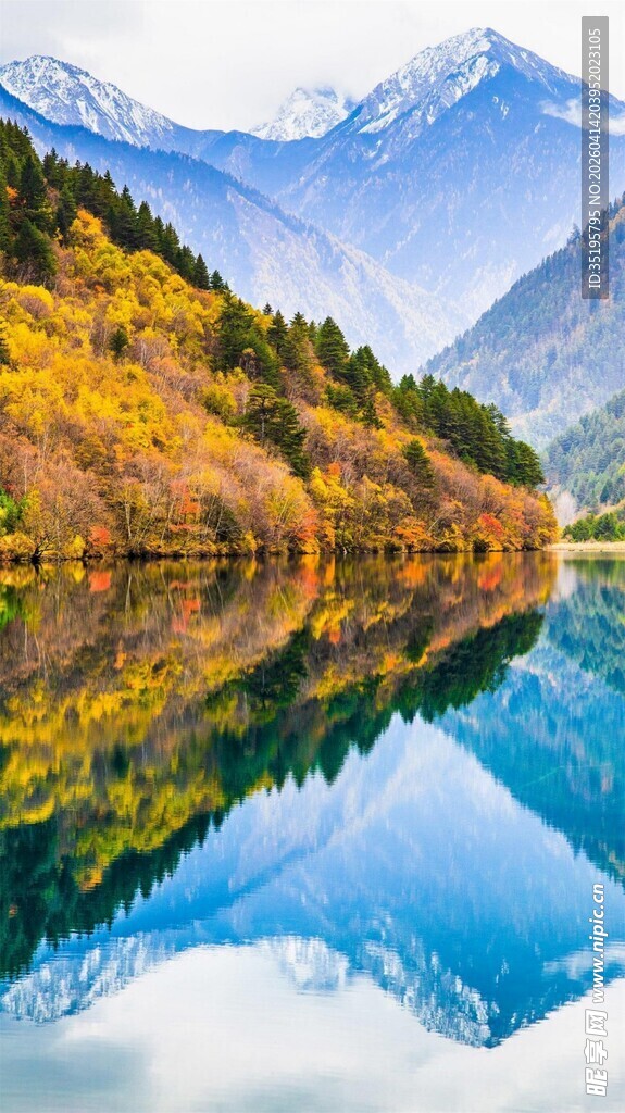 秋日山水倒影绝美风光