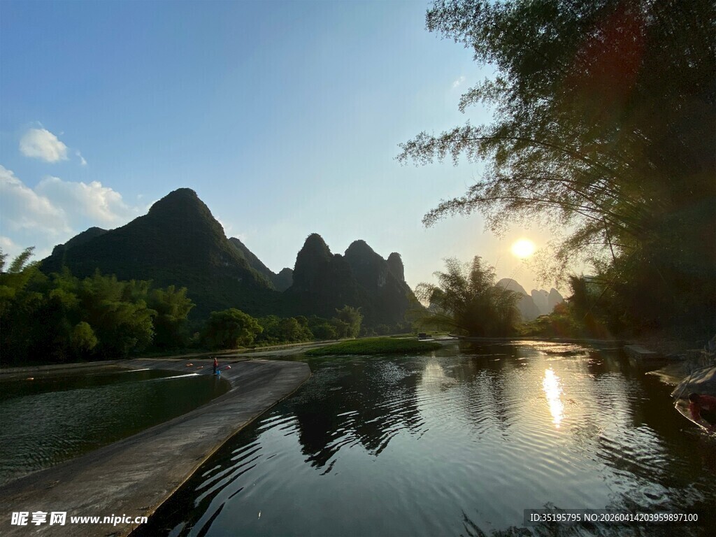 漓江山水美景夕阳映翠峰
