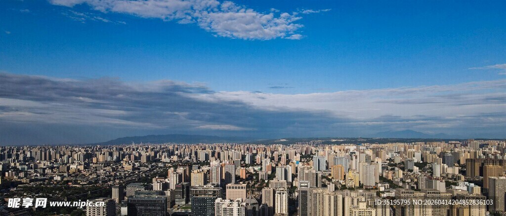 城市天际线全景俯瞰