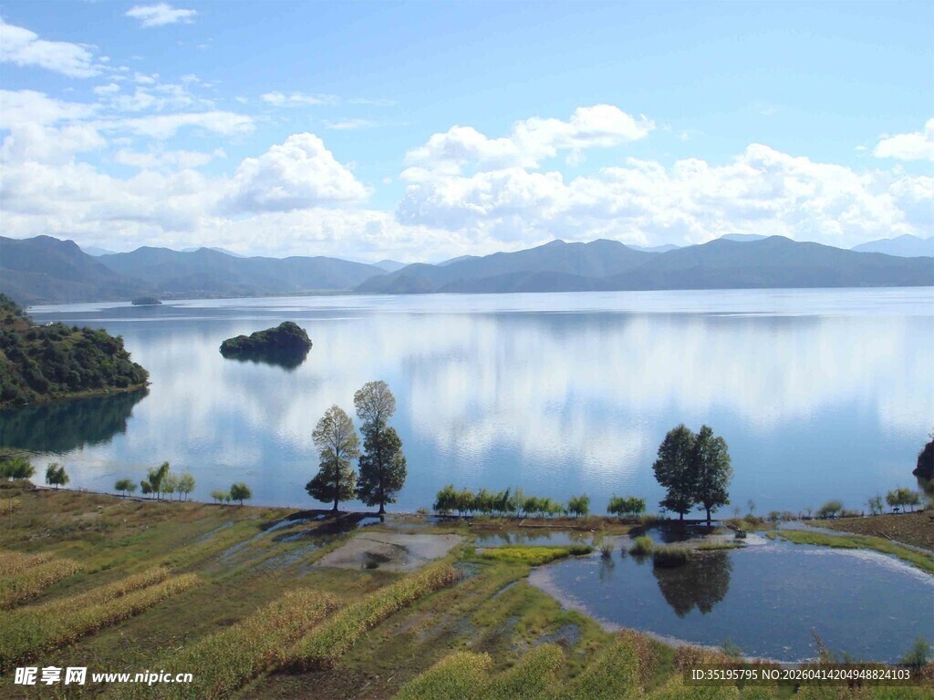 湖畔风光宁静自然之景