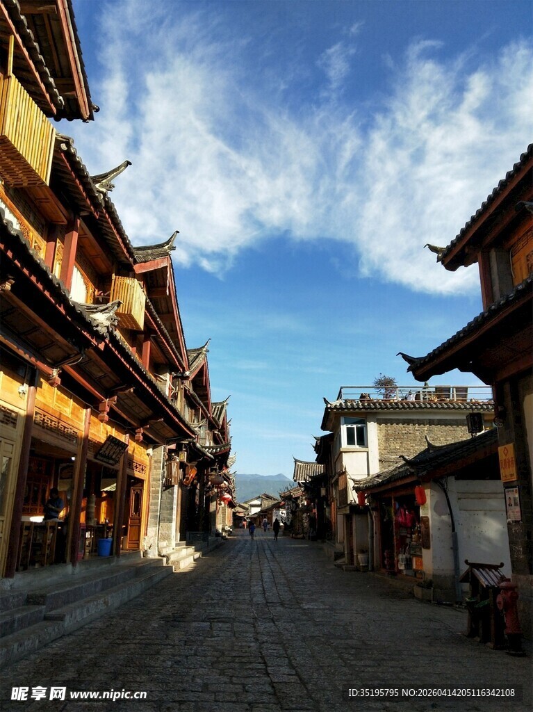 古街风貌传统建筑韵味浓