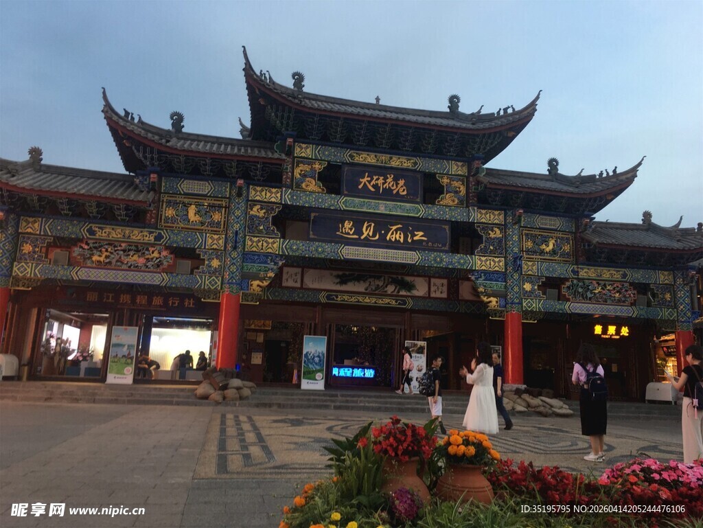 中式古建筑大门景观