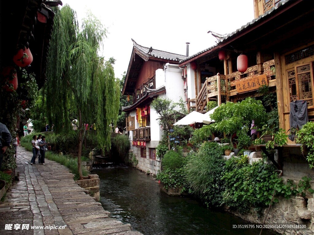 江南水乡小巷静谧景致