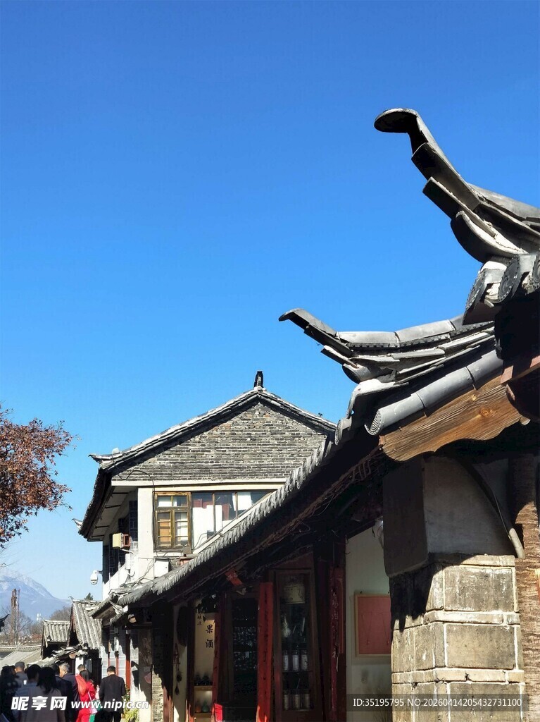 古街中式建筑屋檐美景