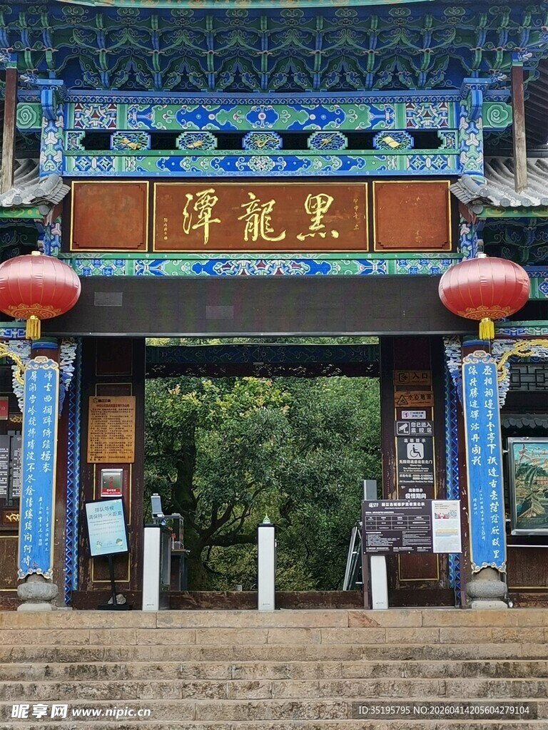 古色古香的中式牌坊