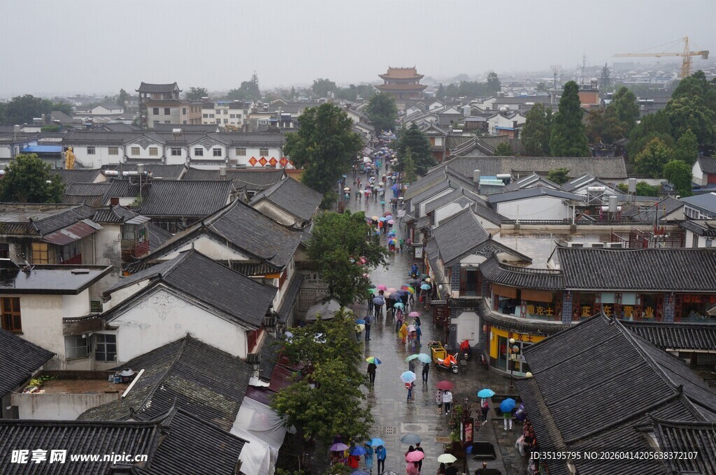 俯瞰古色古香的传统街巷