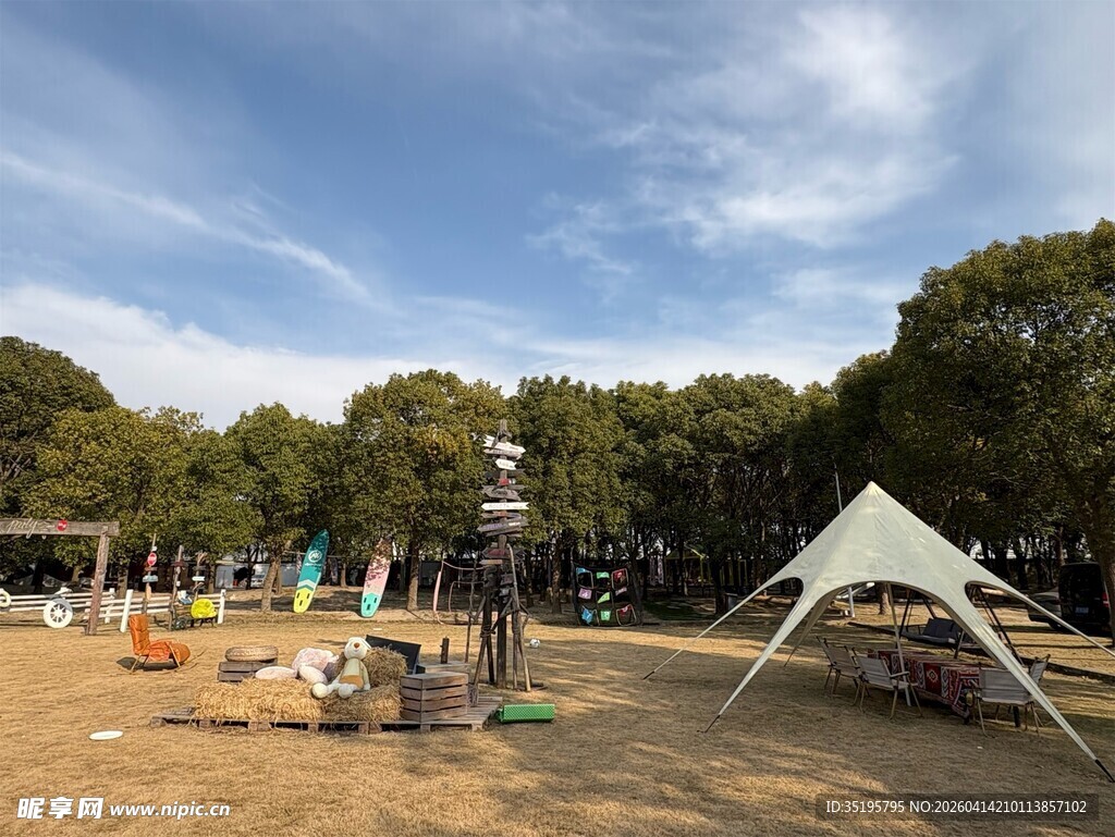 户外露营休闲场景