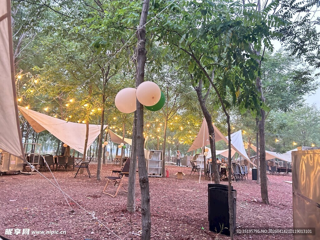 户外露营场景氛围惬意