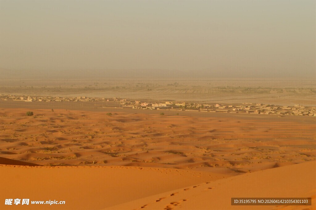 沙漠中的聚落景象