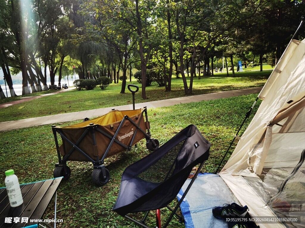 户外露营场景布置