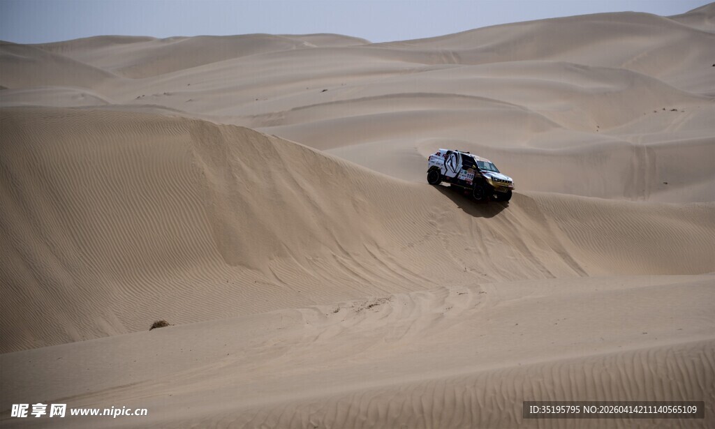 沙漠越野刺激的冒险之旅