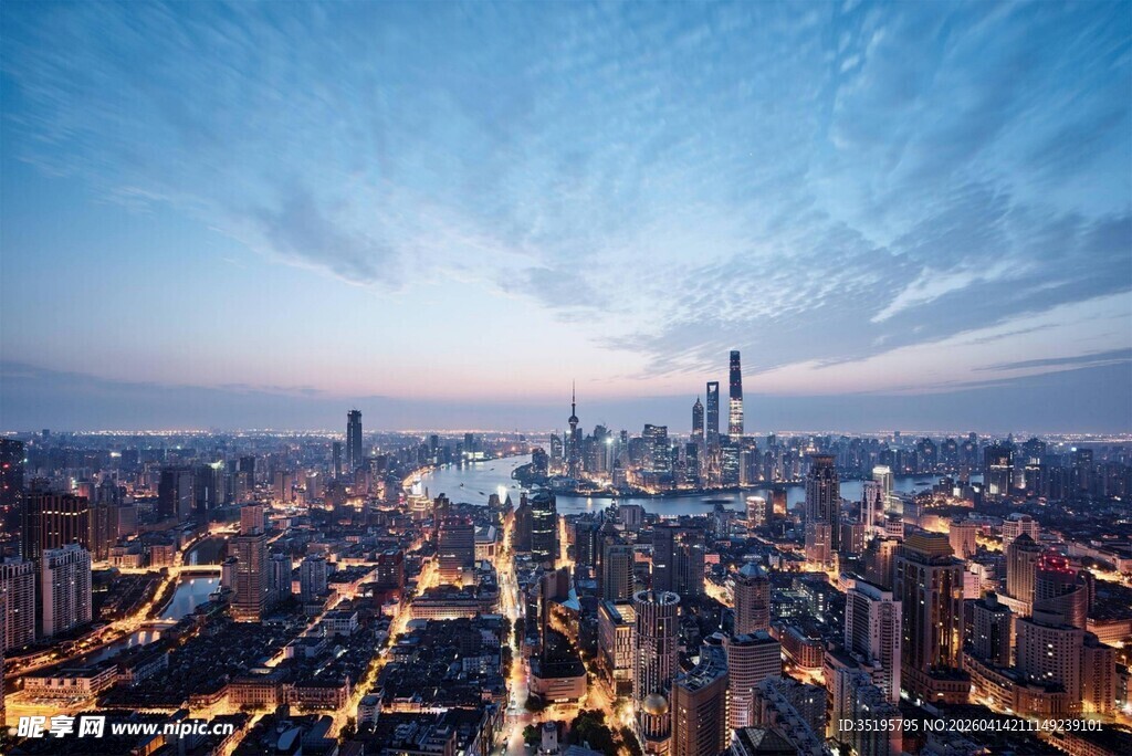 城市璀璨夜景俯瞰图