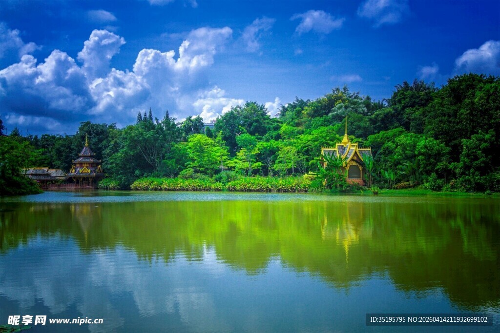 湖畔青山绿水绝美风光