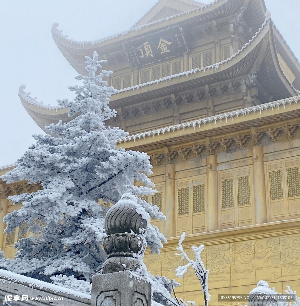 雪中古寺尽显静谧之美