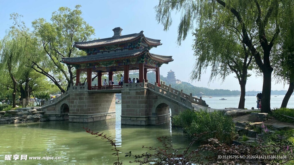 湖畔古亭美景