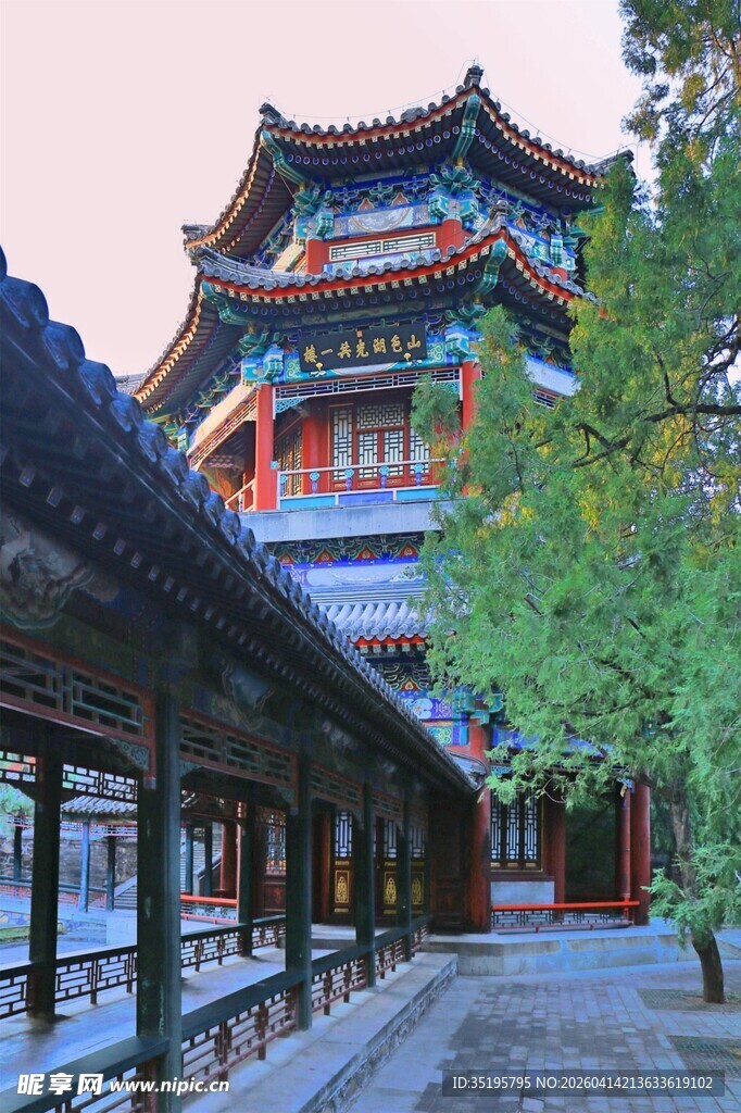古色古香的中式楼阁建筑