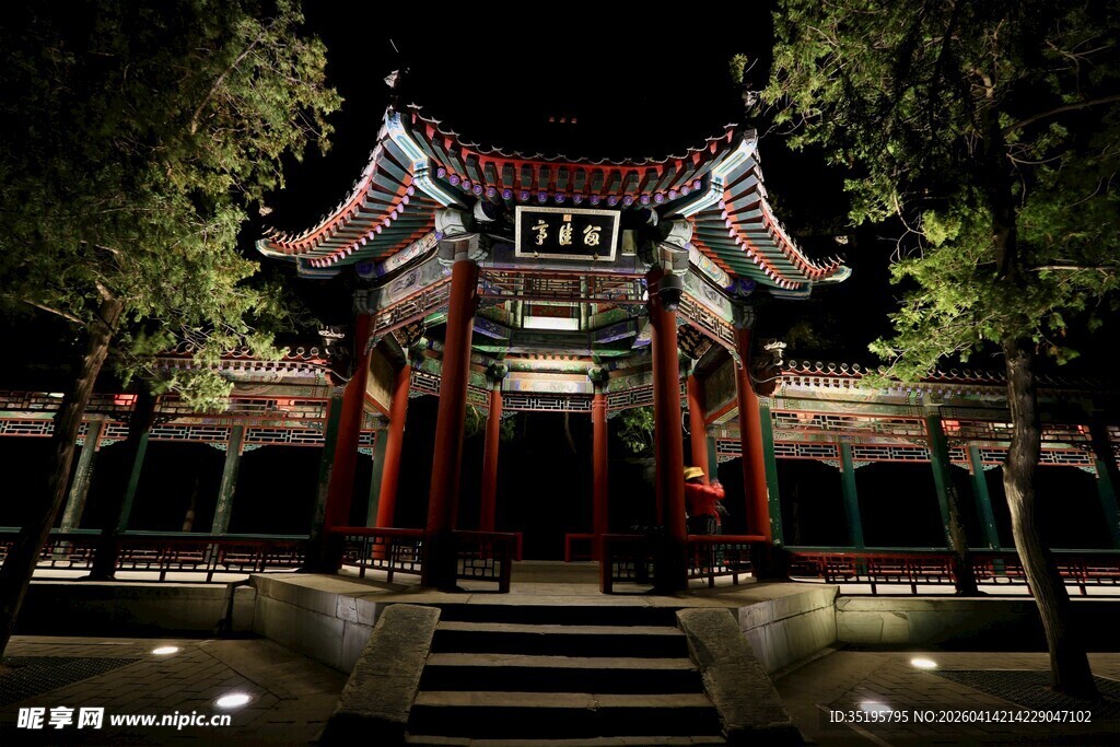 古建门楼夜景古韵悠然