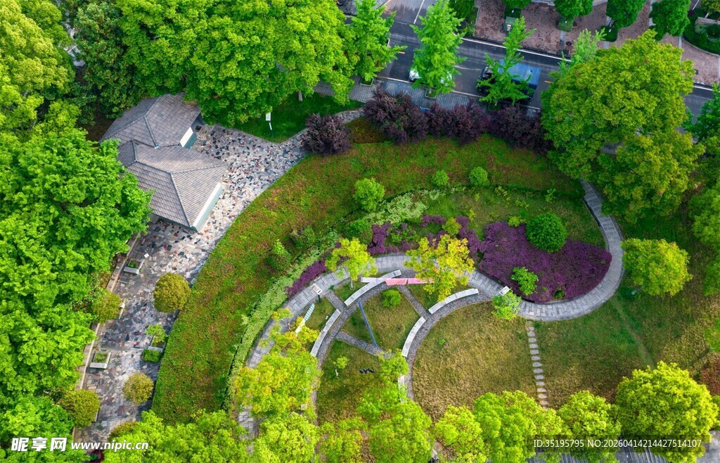 空中俯瞰美丽园林景观