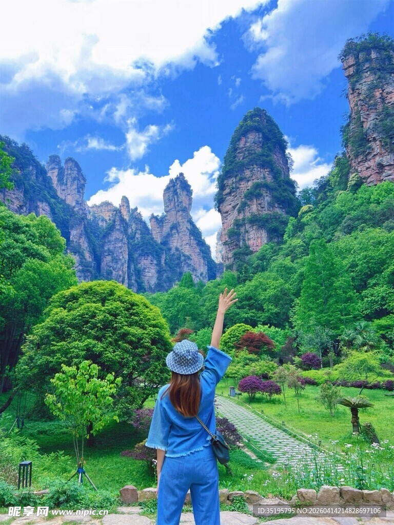 旅人赏景张家界