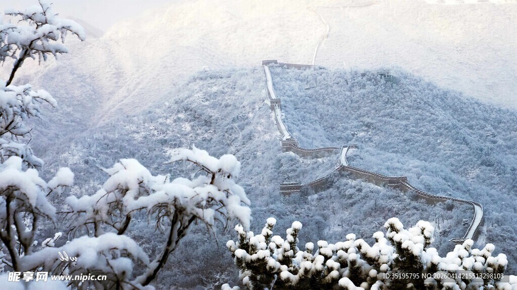 雪覆长城美景