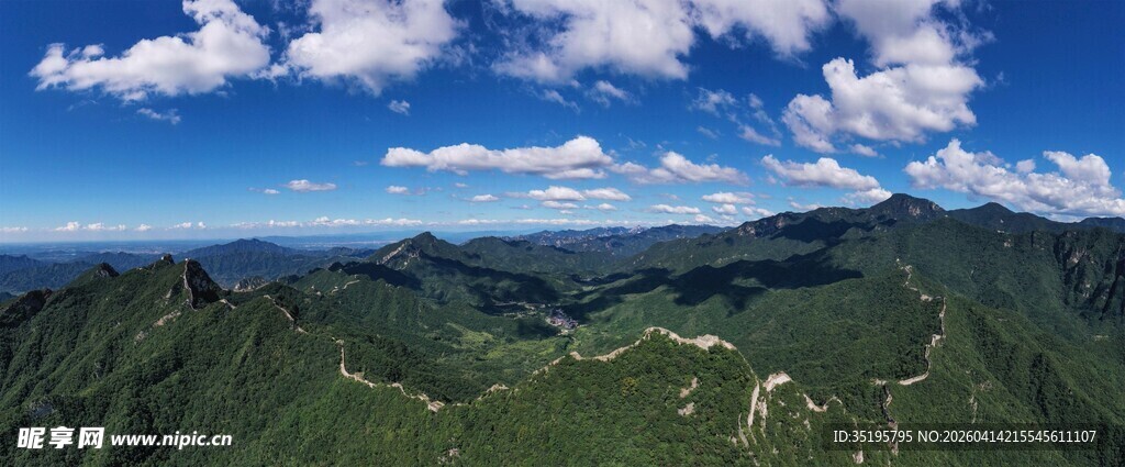 山峦云海壮丽自然风光