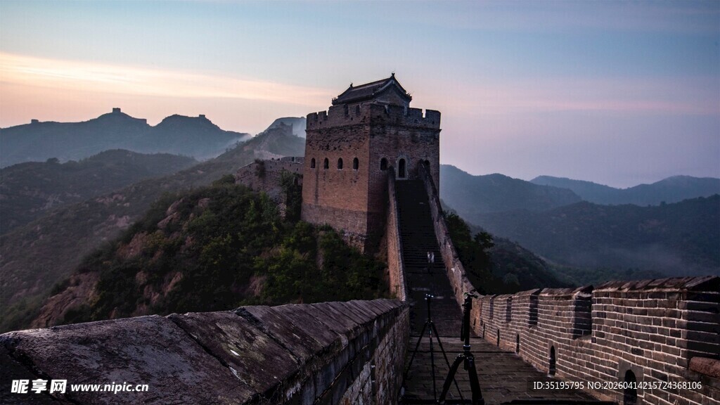 壮丽长城日出美景