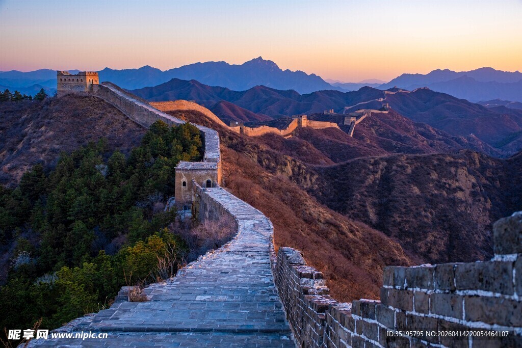 壮丽长城日出美景