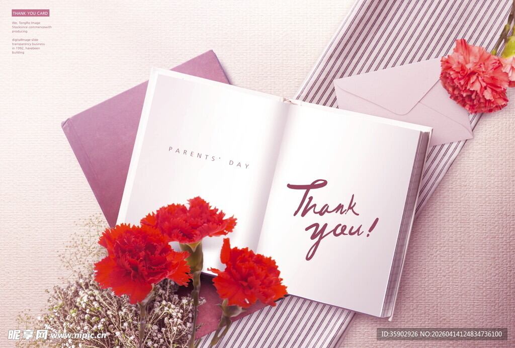 感恩贺卡与花卉装饰