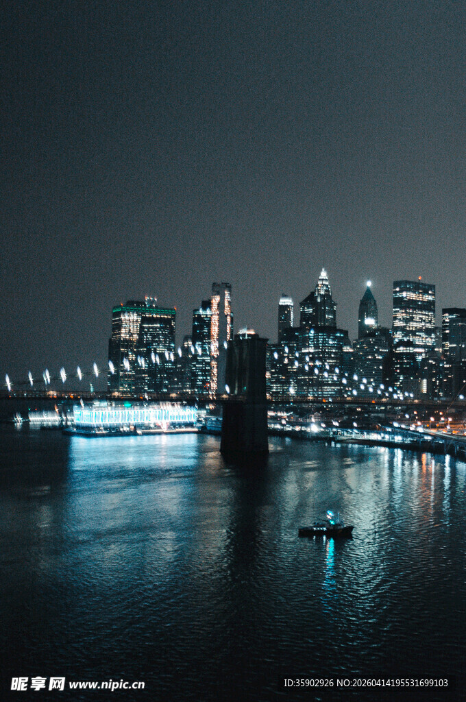 夜晚璀璨城市桥梁景观图