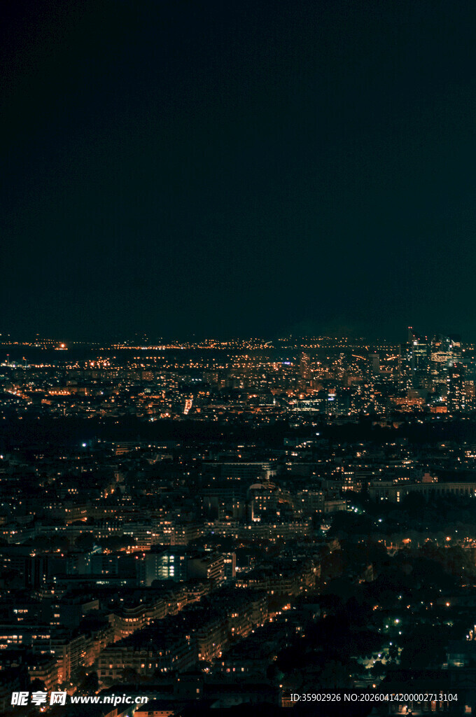 城市夜景俯瞰图