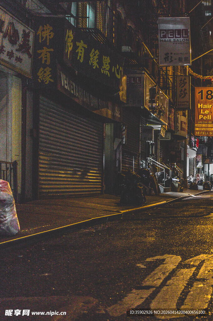 复古风的夜间街头小巷