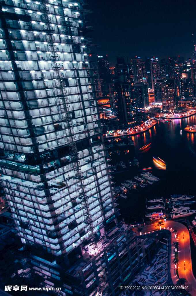 都市璀璨夜景摩天大楼