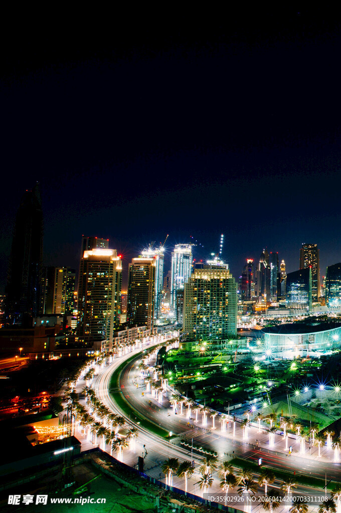 城市璀璨夜景俯瞰图